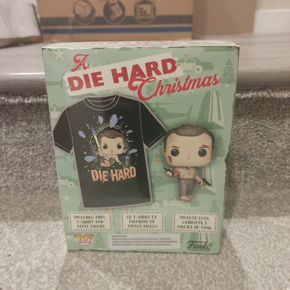 Die Hard Christmas T-Shirt and Vinyl Figure Set